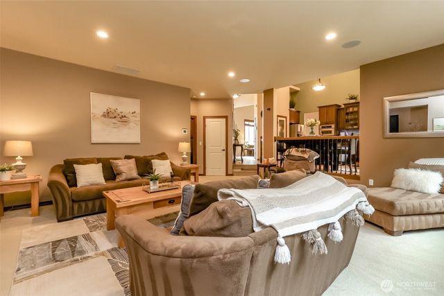 21305 62ND Street Ct E, Lake Tapps, WA 98391