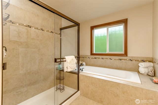 21305 62ND Street Ct E, Lake Tapps, WA 98391