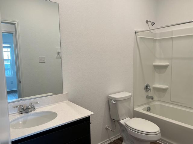 415 Halfmoon DR, Lockhart, TX 78644