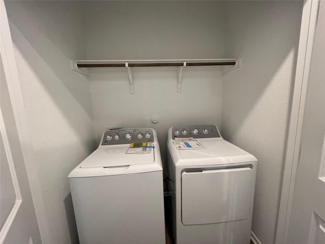 415 Halfmoon DR, Lockhart, TX 78644