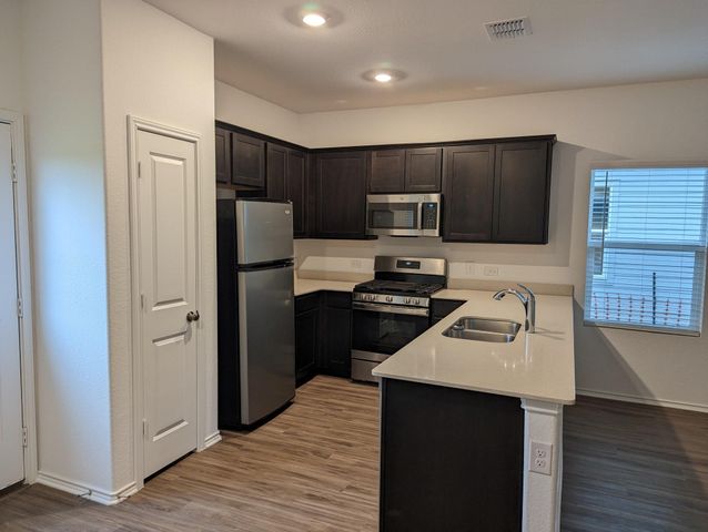 415 Halfmoon DR, Lockhart, TX 78644