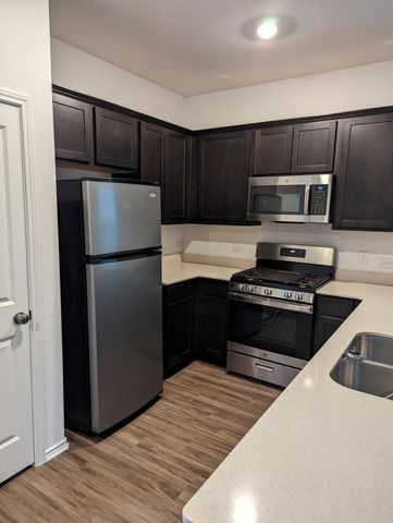 415 Halfmoon DR, Lockhart, TX 78644