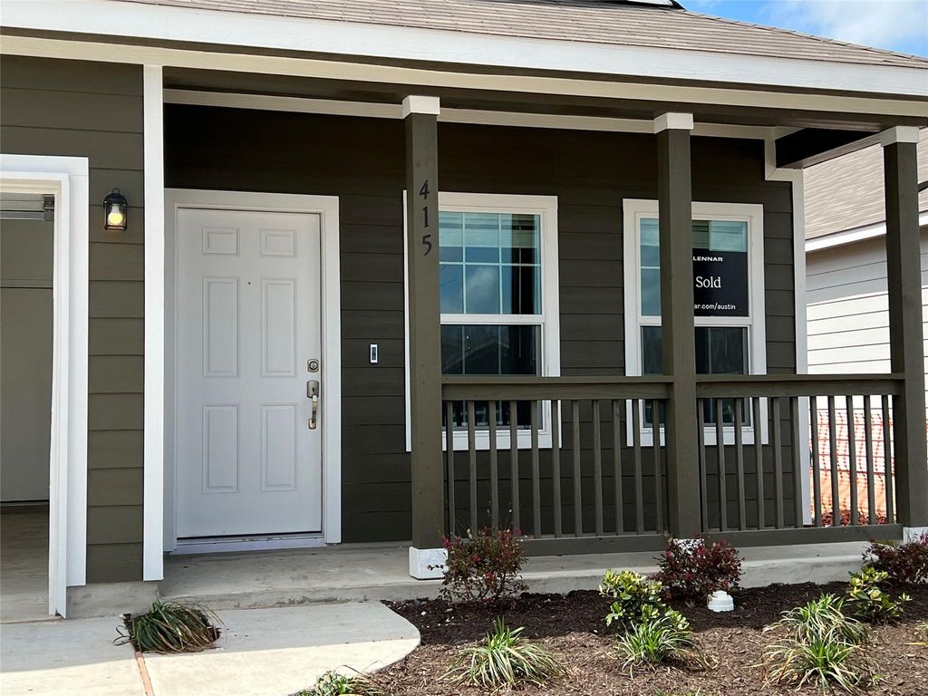 415 Halfmoon DR, Lockhart, TX 78644