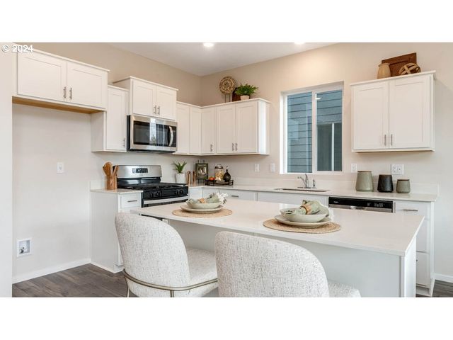 4959 Elvis Ave Ne, Salem, OR 97301