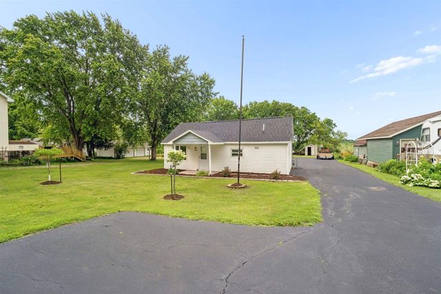 4533 GRANDVIEW ROAD, Larsen, WI 54947