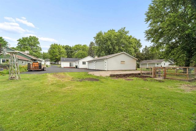 4533 GRANDVIEW ROAD, Larsen, WI 54947