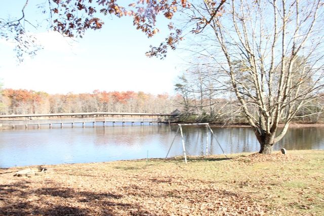 214 Holiday Ln, Sparta, TN 38583