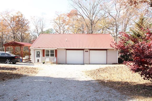 214 Holiday Ln, Sparta, TN 38583