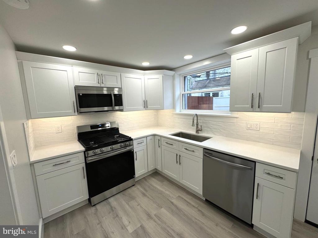 926 WINTON ST, Philadelphia, PA 19148