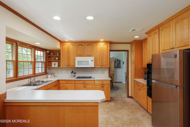 31 Mccampbell Road, Holmdel, NJ 07733
