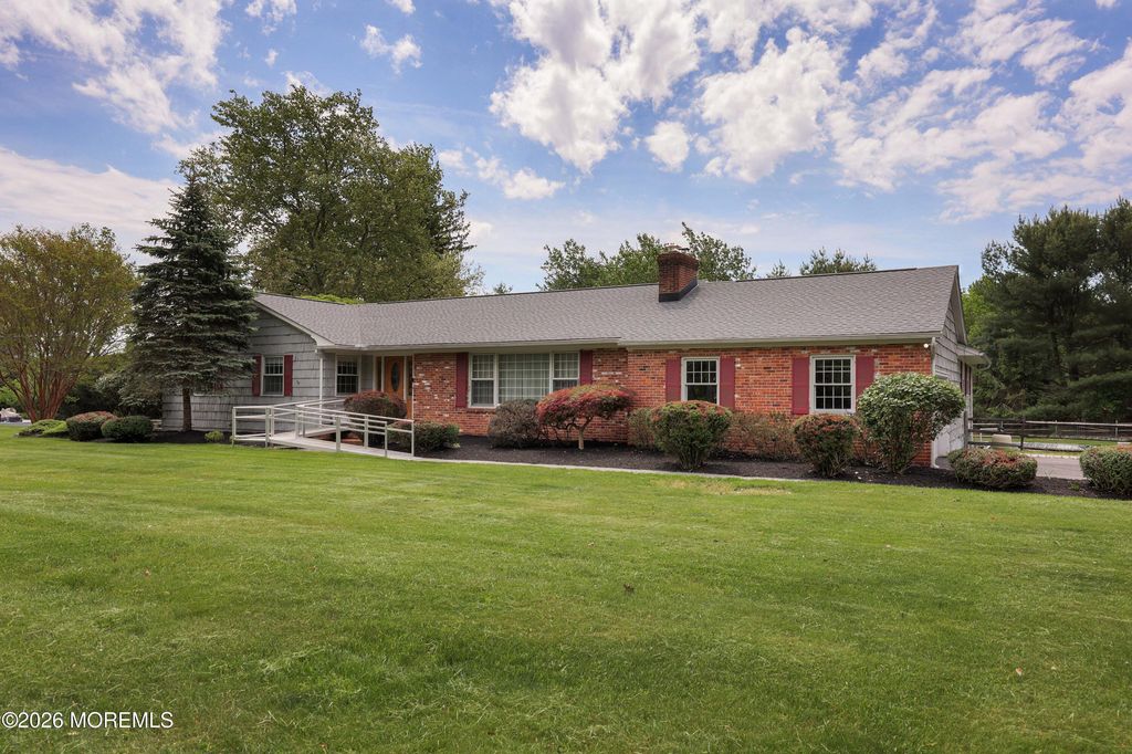 31 Mccampbell Road, Holmdel, NJ 07733