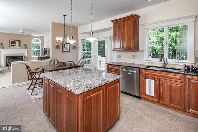 7 RINGOS MILL DR, Hopewell, NJ 08525