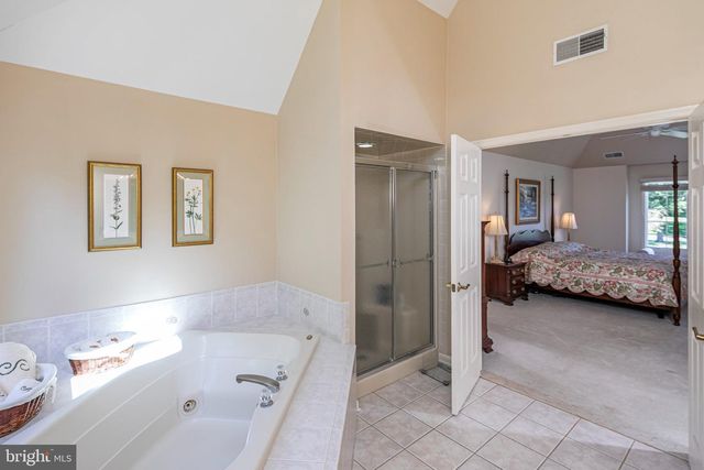 7 RINGOS MILL DR, Hopewell, NJ 08525