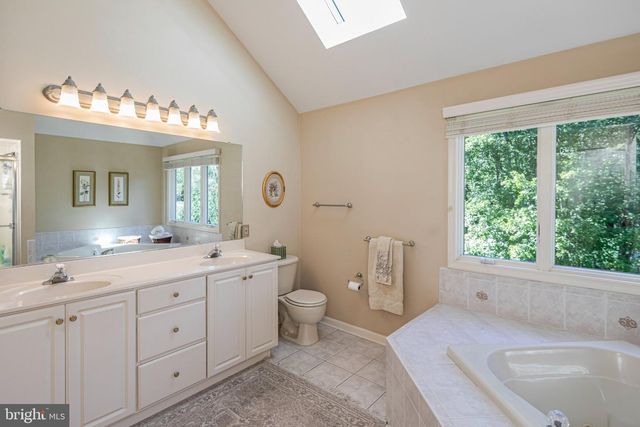 7 RINGOS MILL DR, Hopewell, NJ 08525
