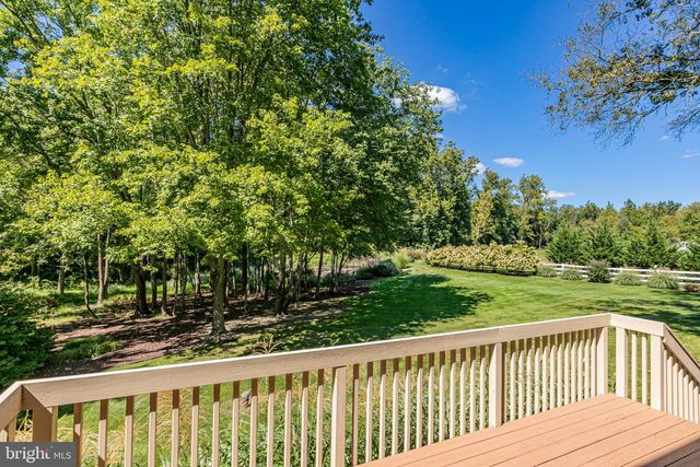 7 RINGOS MILL DR, Hopewell, NJ 08525