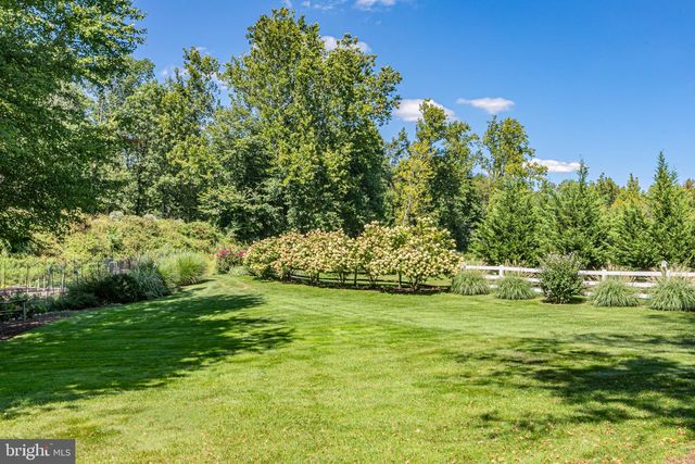 7 RINGOS MILL DR, Hopewell, NJ 08525