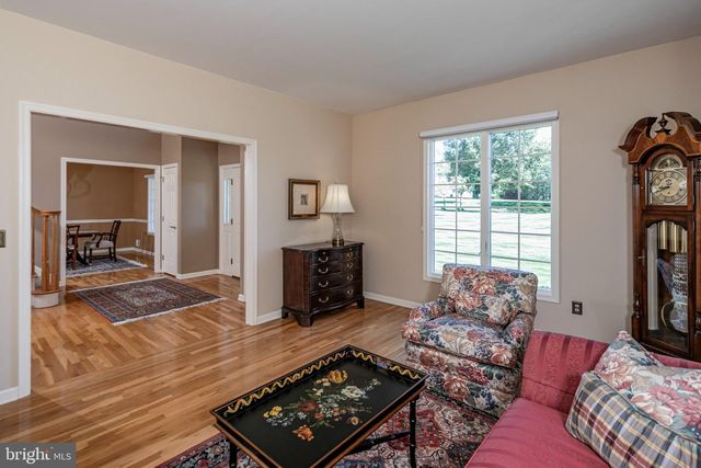 7 RINGOS MILL DR, Hopewell, NJ 08525