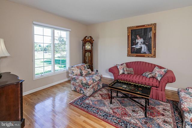 7 RINGOS MILL DR, Hopewell, NJ 08525