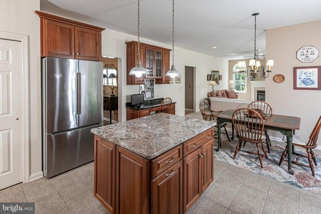 7 RINGOS MILL DR, Hopewell, NJ 08525