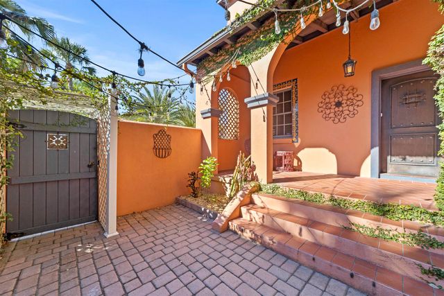 345 Charlotte St, St Augustine, FL 32084