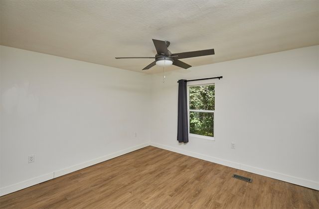 8447 Rosewood Street, Dexter, IA 50070