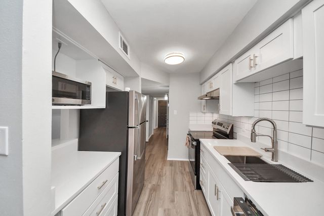9303 Hammerly Boulevard 402, Houston, TX 77080