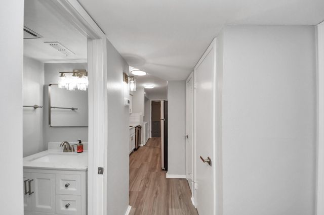 9303 Hammerly Boulevard 402, Houston, TX 77080