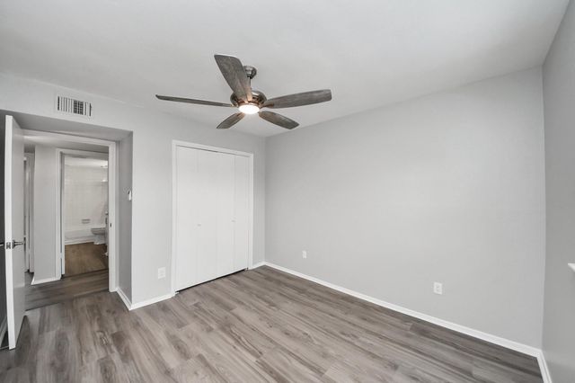 9303 Hammerly Boulevard 402, Houston, TX 77080