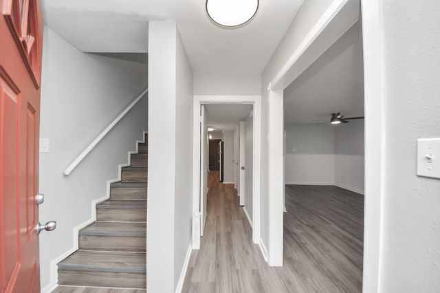9303 Hammerly Boulevard 402, Houston, TX 77080
