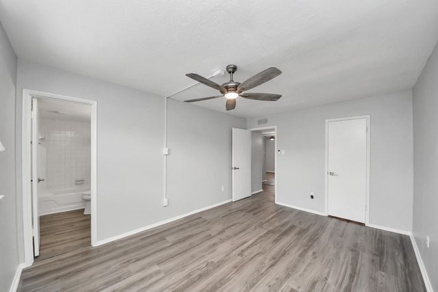 9303 Hammerly Boulevard 402, Houston, TX 77080