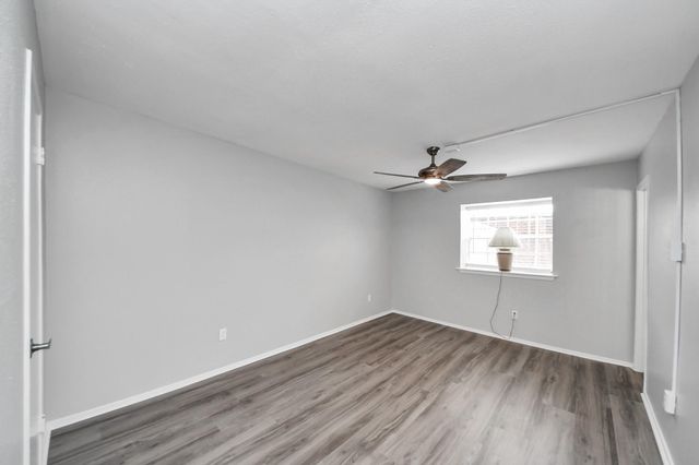 9303 Hammerly Boulevard 402, Houston, TX 77080