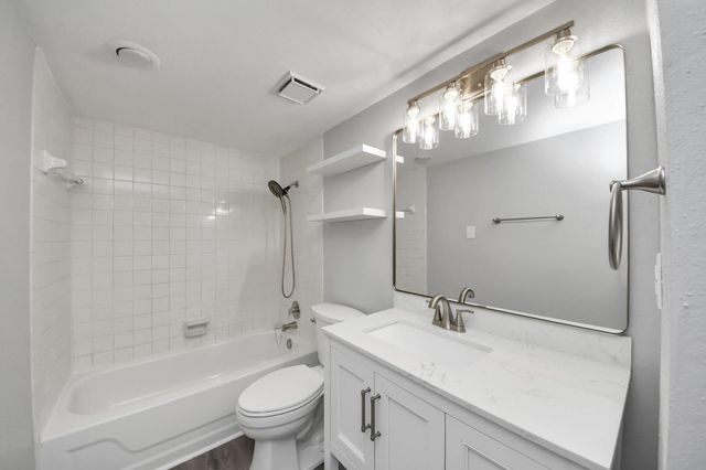 9303 Hammerly Boulevard 402, Houston, TX 77080