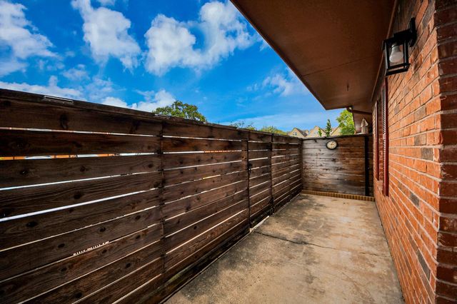 9303 Hammerly Boulevard 402, Houston, TX 77080