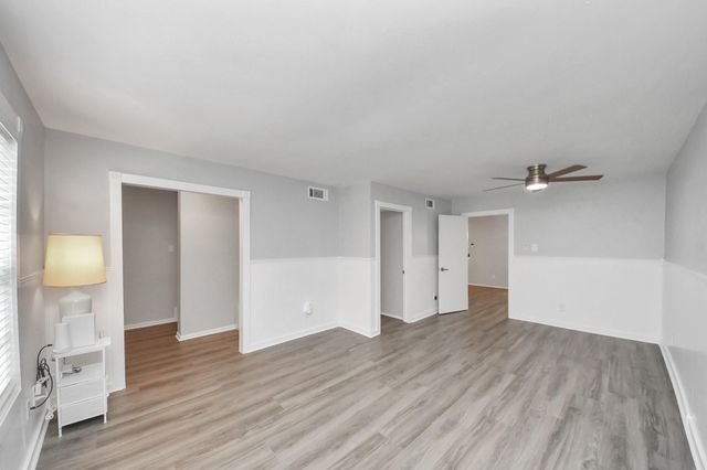 9303 Hammerly Boulevard 402, Houston, TX 77080