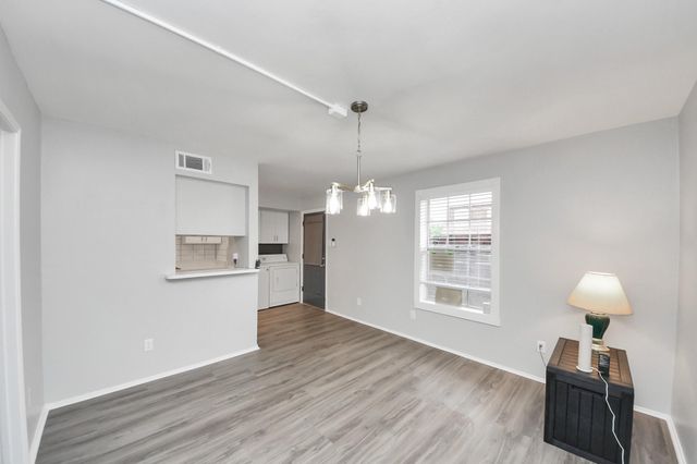 9303 Hammerly Boulevard 402, Houston, TX 77080