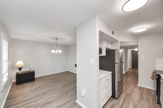 9303 Hammerly Boulevard 402, Houston, TX 77080