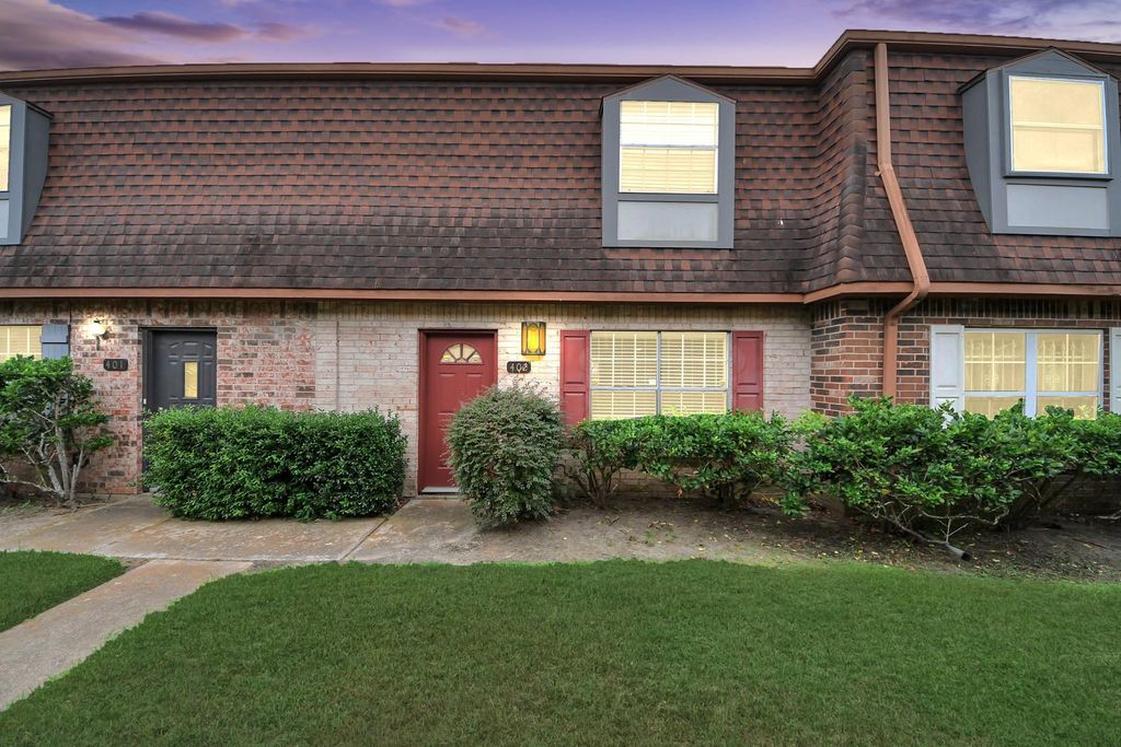 9303 Hammerly Boulevard 402, Houston, TX 77080