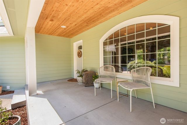 142 Charles Way, Sequim, WA 98382