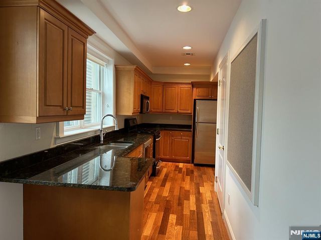 94 Walnut Street 2, Montclair, NJ 07042