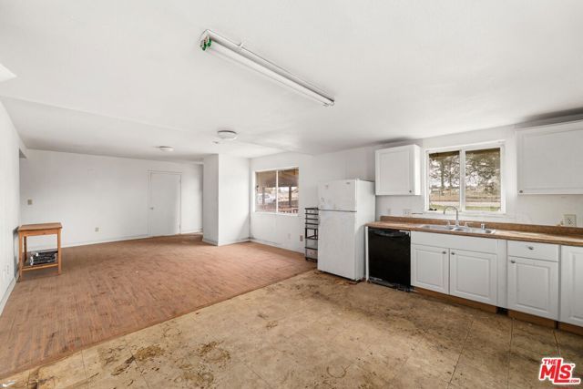 6906 Phelan Road, Phelan, CA 92371