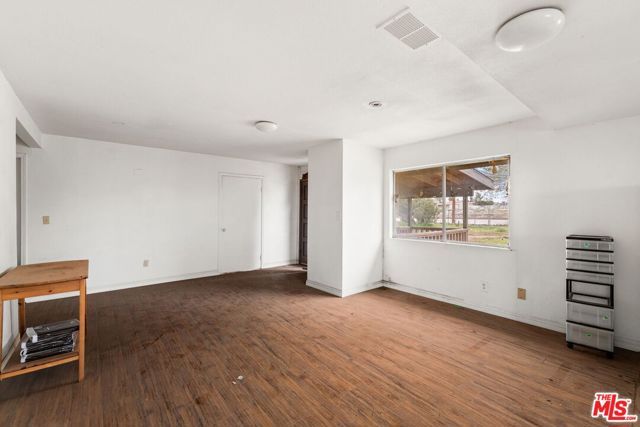 6906 Phelan Road, Phelan, CA 92371