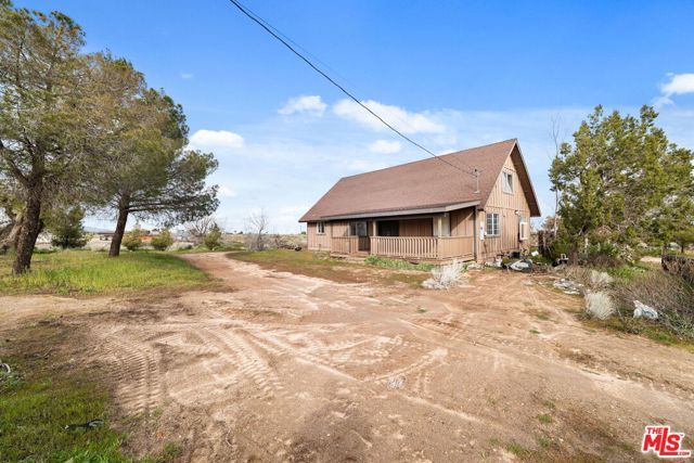 6906 Phelan Road, Phelan, CA 92371