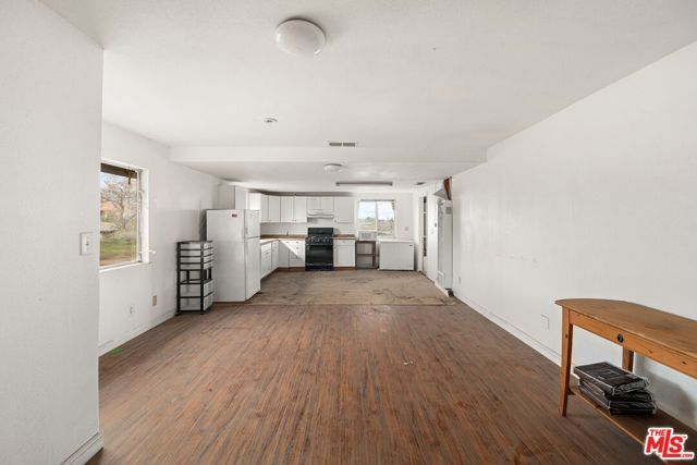 6906 Phelan Road, Phelan, CA 92371