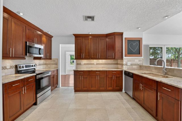 1273 SW 25th Avenue, Deerfield Beach, FL 33442