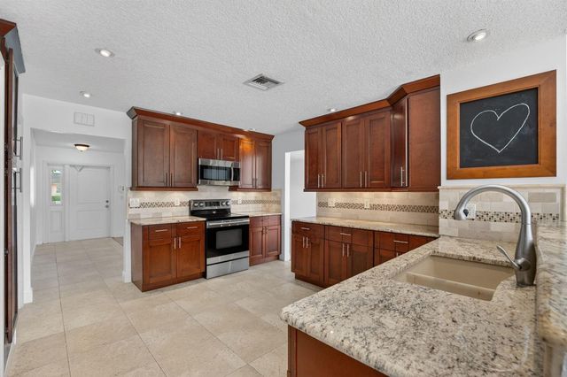 1273 SW 25th Avenue, Deerfield Beach, FL 33442