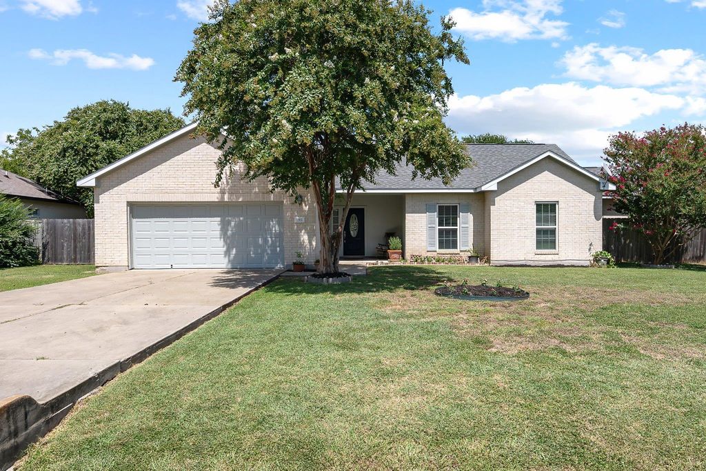 215 Spotted Fawn DR, Hutto, TX 78634