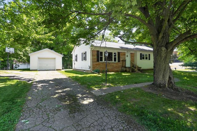 509 Fayette Street, Jonesville, MI 49250