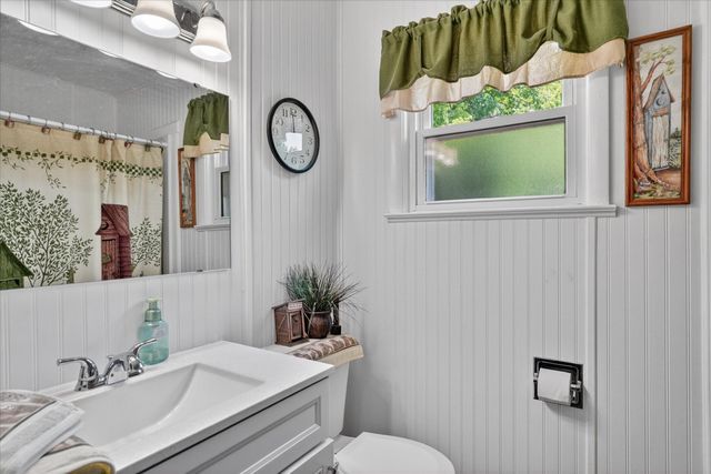 509 Fayette Street, Jonesville, MI 49250