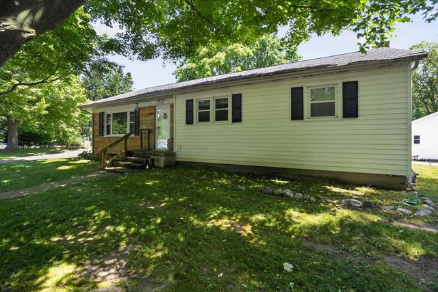 509 Fayette Street, Jonesville, MI 49250