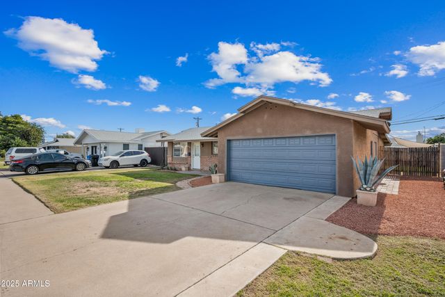 3823 W LAWRENCE Road, Phoenix, AZ 85019